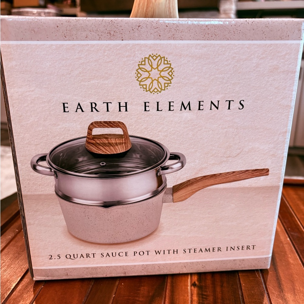 2.5 quart Sauce Pot with Steamer Insert Wooden Handle NIB